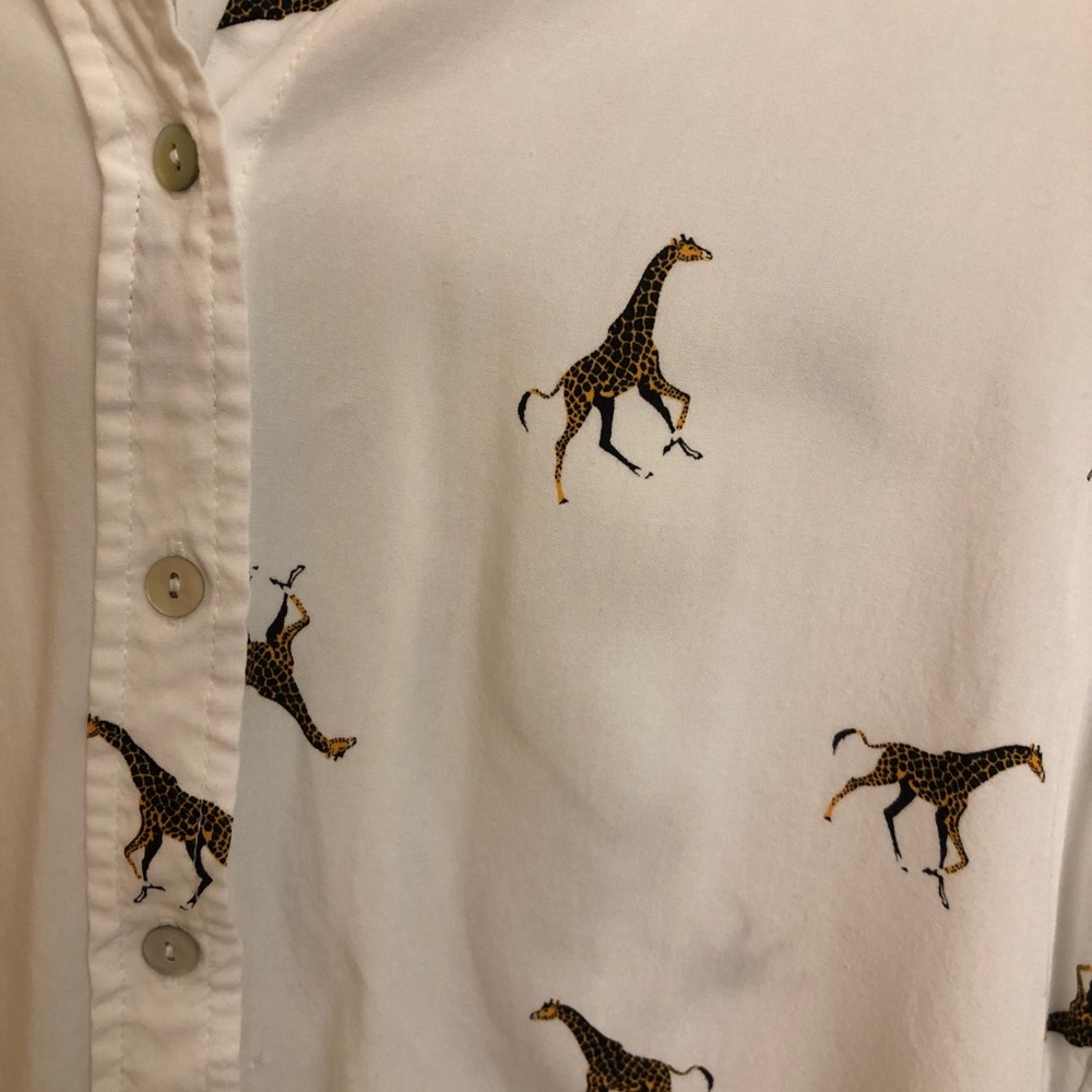 Giraffe Button up - Picture 3 of 4